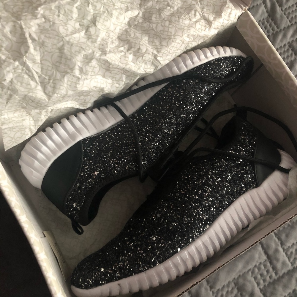 Daisy Fuentes- Jacklyn -black glitter